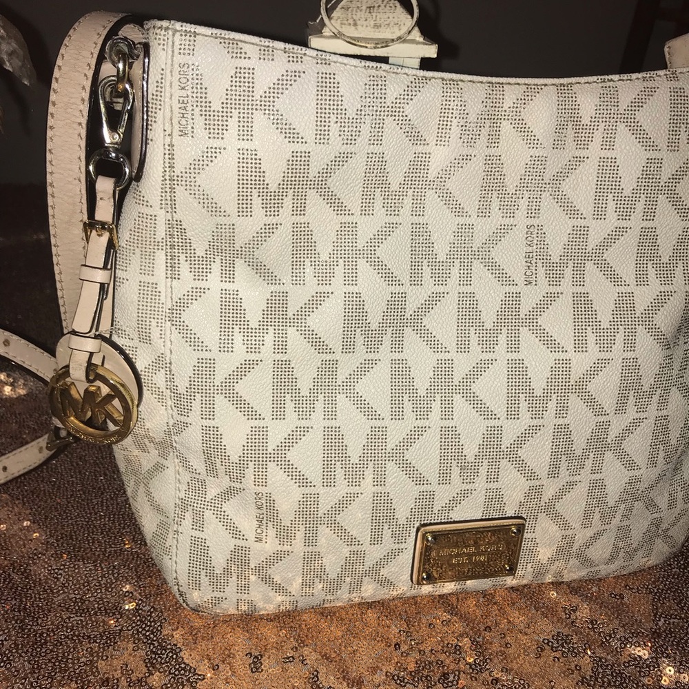 Women’s cross body purse